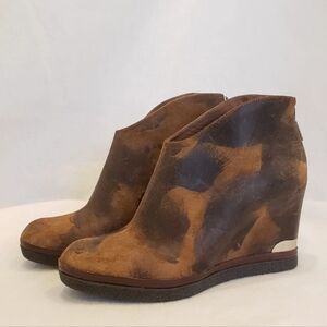 Donald J. Pliner Dahne Vintage Saddle Wedge